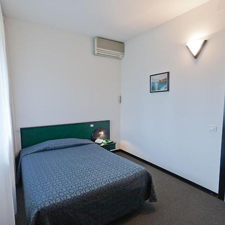 Hotel Campana เรจโจเอมิเลีย ภายนอก รูปภาพ
